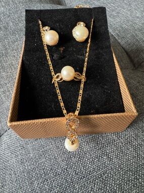 Pearl-Style Necklace, Ring and Earrings set – Inspired by South Sea Pearls